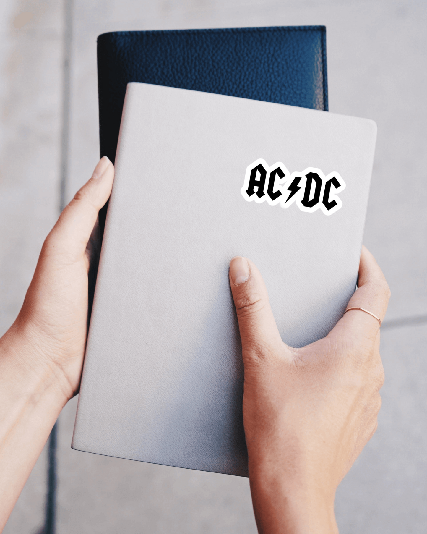 Calcomanía de vinilo con logotipo de AC/DC para computadora portátil con ventana de camión de automóvil